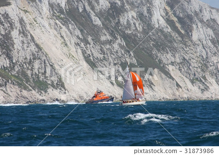 Sailing boats during the round the Island Race 31873986