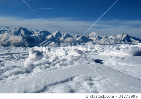 snow covered mountain peaks in the alps snow covered mountain peaks in the alps 31873999