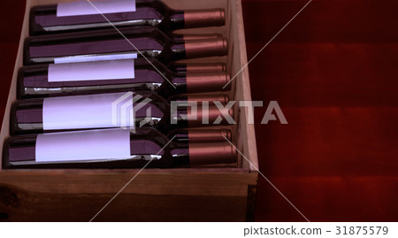 Wooden boxed red wine 31875579