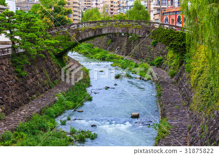 Nakajima River stone bridge group (furumachi bridge) of fresh green Nagasaki 31875822
