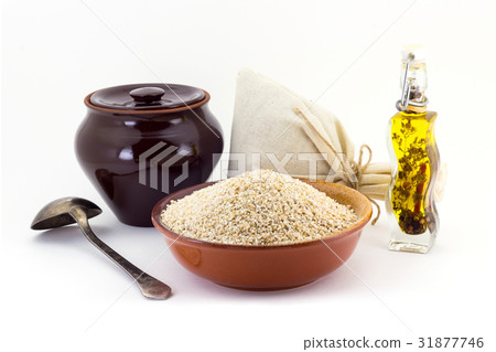 The composition of the Barley groats in a clay 31877746