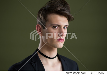 Androgynous man looking at camera 31881507