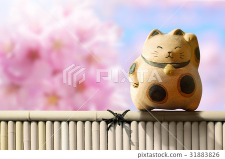 Japan Maneki Neko or beckoning cat 31883826