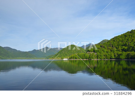 中禪寺湖以新綠色 中禪寺湖以新綠色 31884296