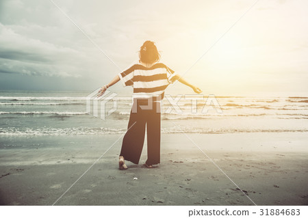 Women freedom single travel concept 31884683