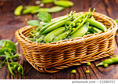 green peas 31886351