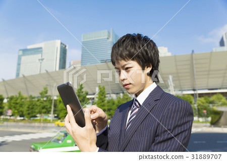 經營平板電腦東京站八重洲口的商人 31889707