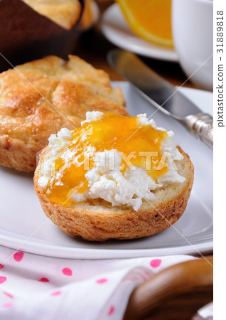 bun with   cheese cottage 31889818