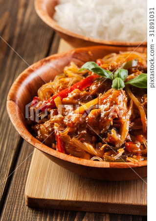 Chinese chicken with rice noodles Chinese chicken with rice noodles 31891031