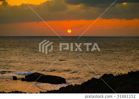 沖繩殘餘斗篷的晚霞 沖繩殘餘斗篷的晚霞 31891152