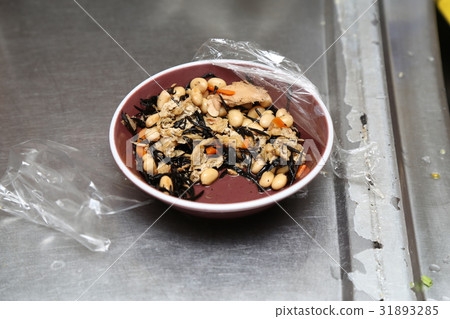 配菜的殘餘 配菜的殘餘 31893285