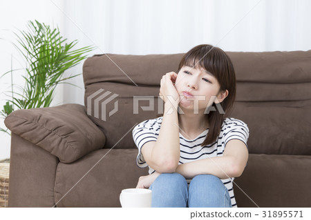 令人煩惱的女人 令人煩惱的女人 31895571