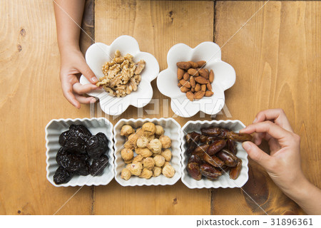 Nuts and dried fruits 31896361