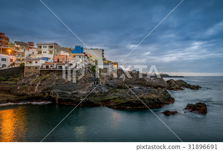 Night landscape of Puerto de Santiago rocks Night landscape of Puerto de Santiago rocks 31896691