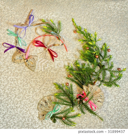 Christmas tree wreath silhouette 31899437