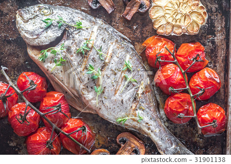 Grilled fish with thyme and cherry tomatoes Grilled fish with thyme and cherry tomatoes 31901138