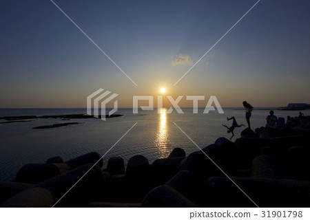 從北谷山日落海灘的日落 從北谷山日落海灘的日落 31901798