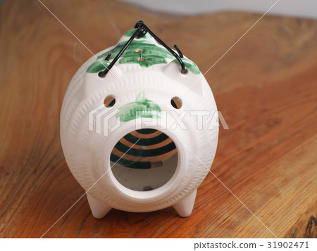 Mosquito piglet 31902471