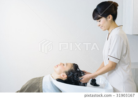 頭部溫泉女性 31903167