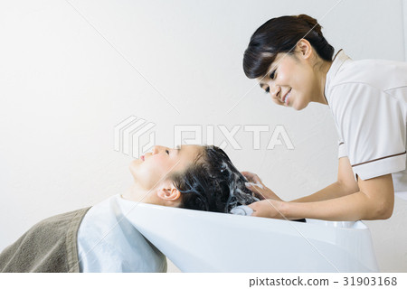 頭部溫泉女性 頭部溫泉女性 31903168