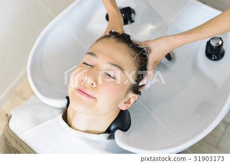 頭部溫泉女性 頭部溫泉女性 31903173