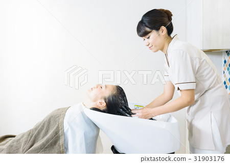 頭部溫泉女性 頭部溫泉女性 31903176