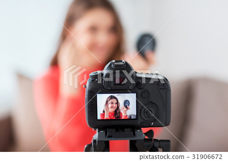 woman with eyebrow pencil recording video at home 31906672