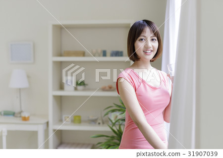 Japanese women Japanese women 31907039