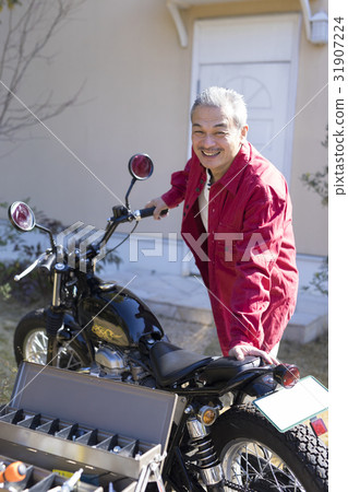 Motorcycles and senior men 31907224