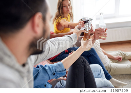 happy friends drinking beer at home party 31907309