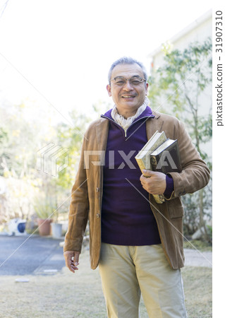 A man with a book 31907310