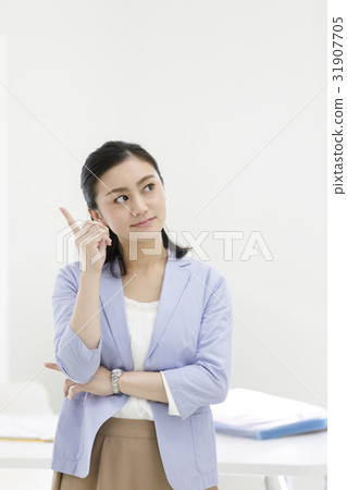 做食指的女商人 做食指的女商人 31907705
