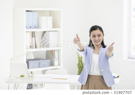 做拇指的女商人 做拇指的女商人 31907707