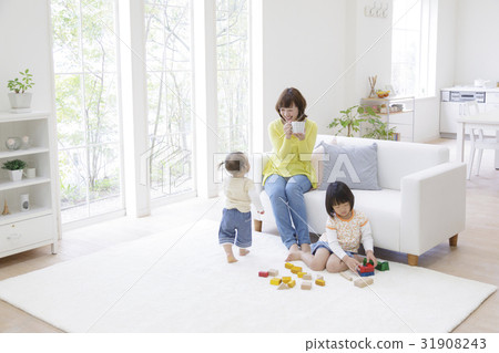 Japanese parent and child 31908243