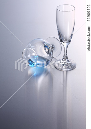 Wine glasses, champagne glasses 31909501
