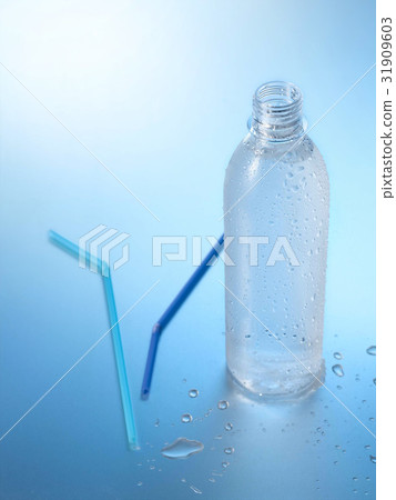 Water bottle, straw Water bottle, straw 31909603