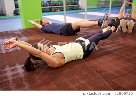 group of people exercising in gym 31909730