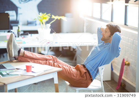 Male business executive relaxing 31909749
