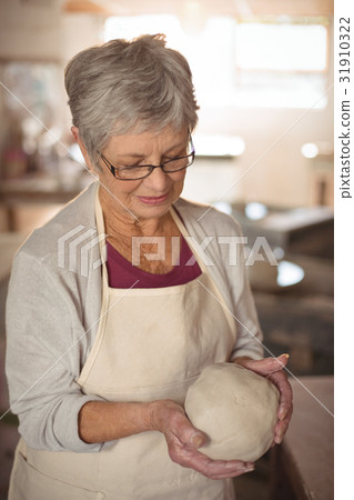 Close-up of female potter molding clay Close-up of female potter molding clay 31910322