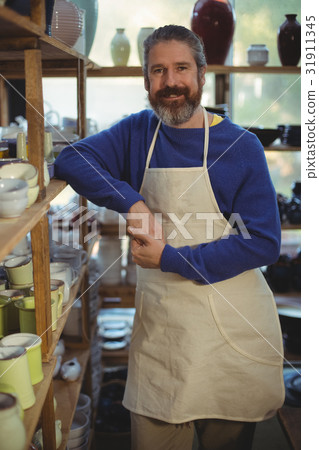 Male potter standing in pottery workshop 31911345