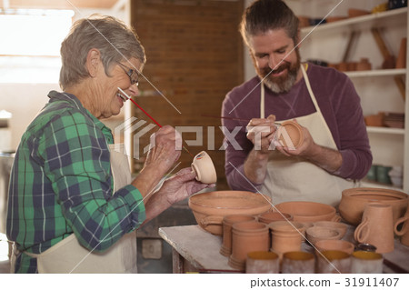 Male and female potter painting pots Male and female potter painting pots 31911407