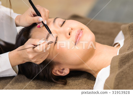 睫毛擴展女性 31913928