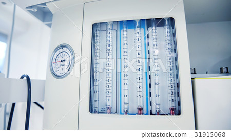 anesthesia machine at hospital operating room 31915068