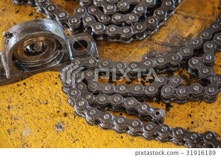 roller chain and bearing housing of machine 31916189