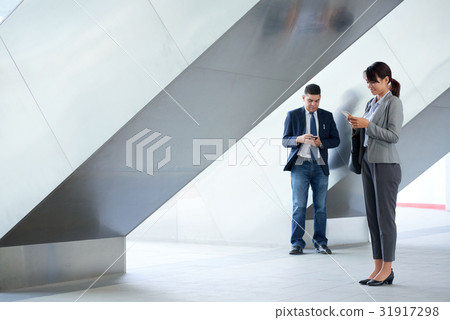 Communication 31917298