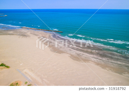 Aerial shot of Kamikura Beach near Katakai Beach 31918792