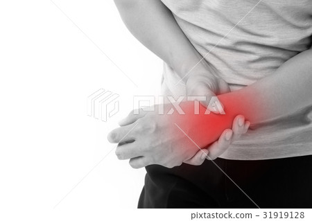 man suffering from wrist joint pain 31919128