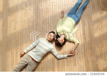 A newlywed couple A newlywed couple 31920334