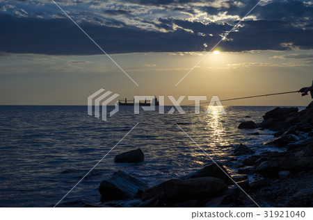 Silhouette of the ship over the sunrise  31921040