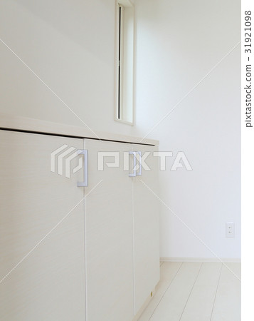 Shoes box of new housing entrance 31921098